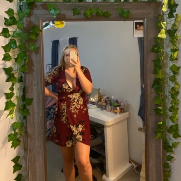 Red Floral Wrap-Dress - Picture 5 of 5